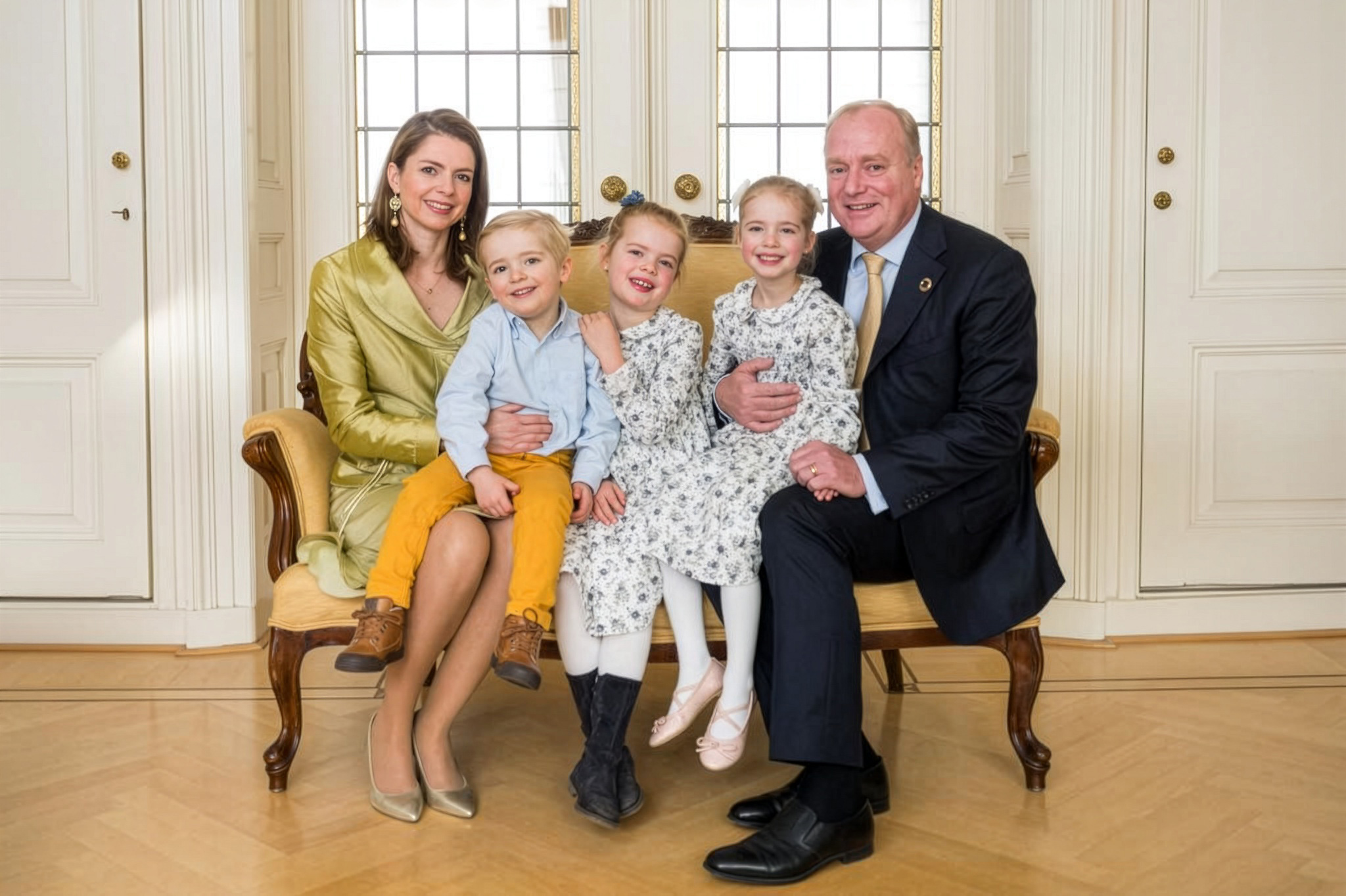 Prince-Carlos-with-his-family